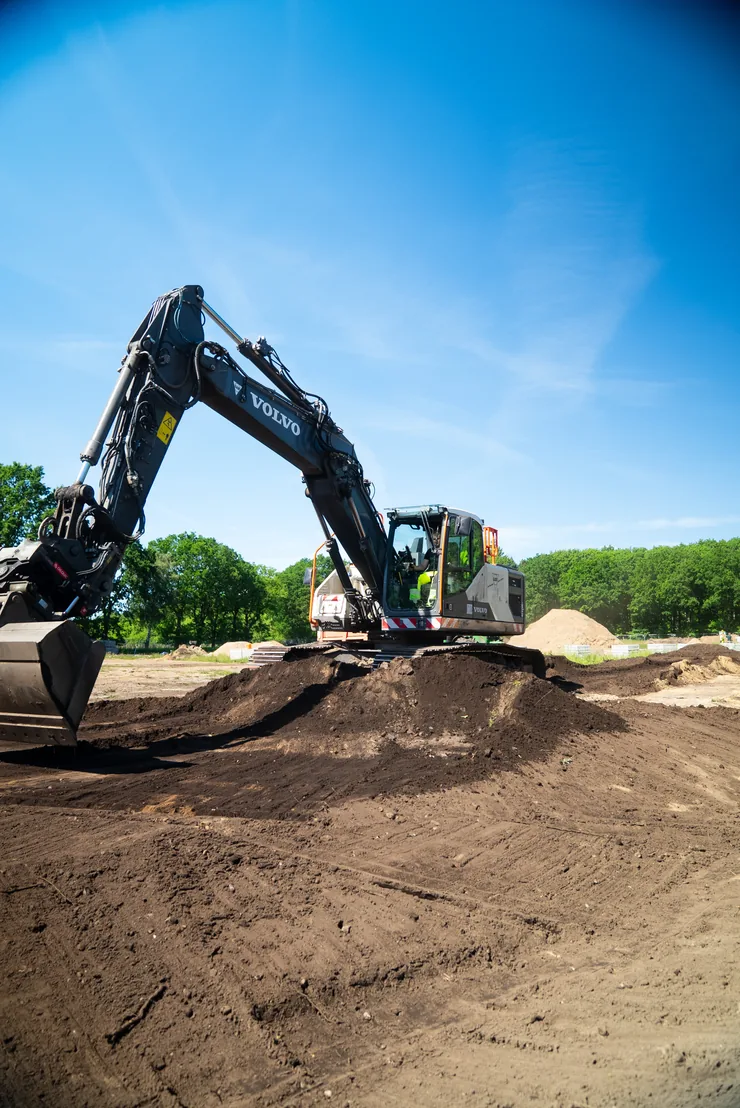Bagger von SAW auf einer Baustelle