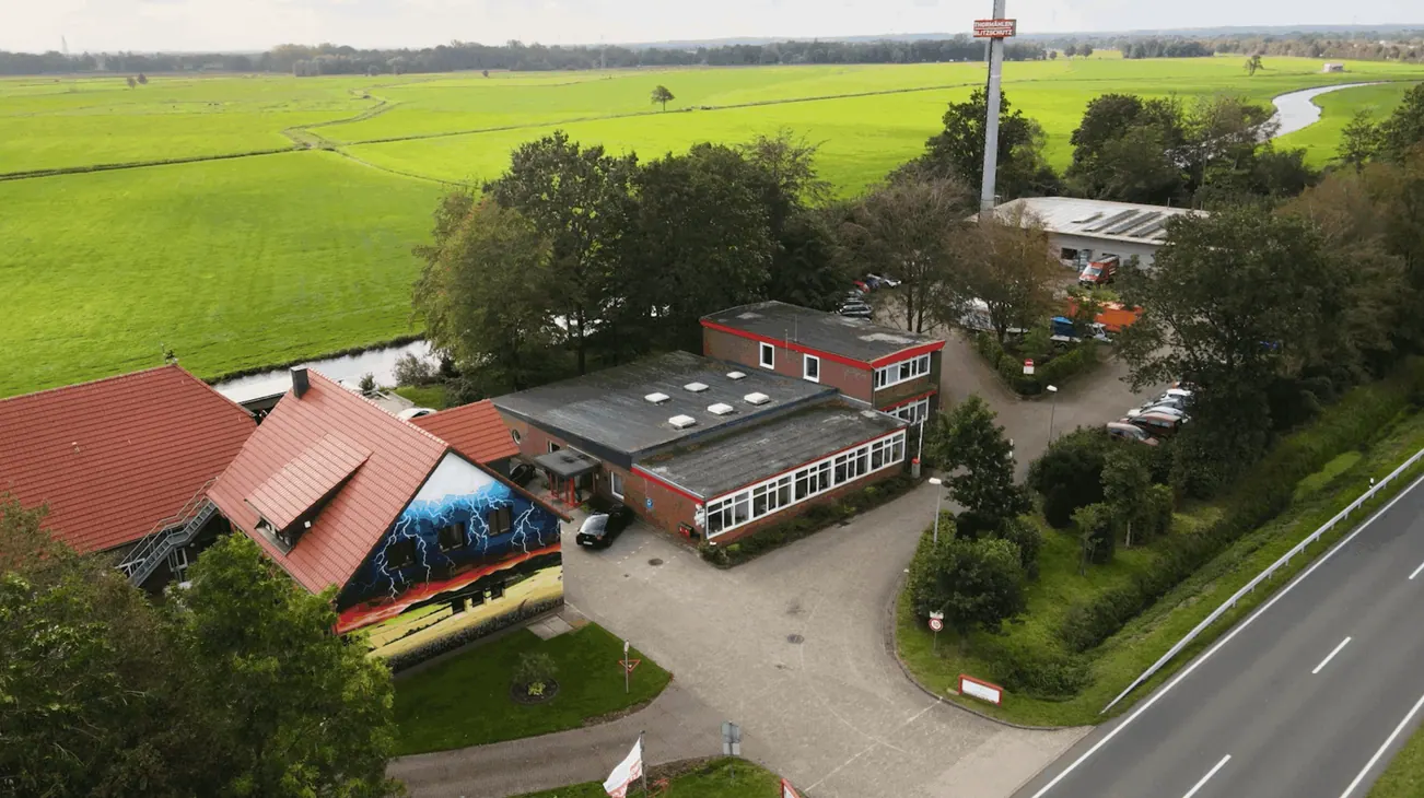 Betriebsgelände von THORNAR Blitzschutz aus der Luft - ein Handwerksbetrieb, für den wir Social Media produzieren