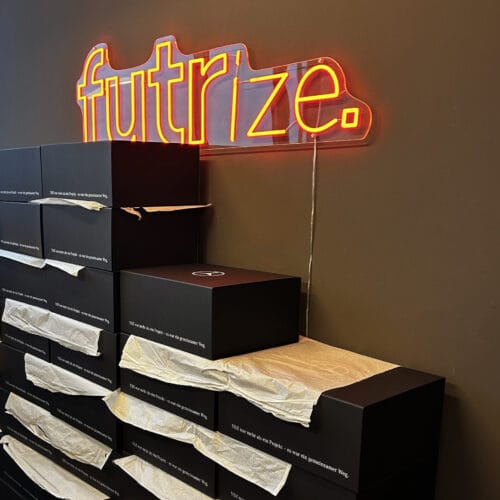 Mercedes Benz Giveaway Box Lagerung in der Agentur