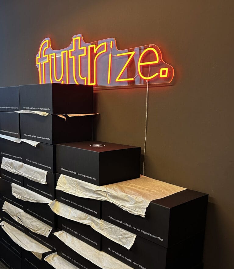 Mercedes Benz Giveaway Box Lagerung in der Agentur